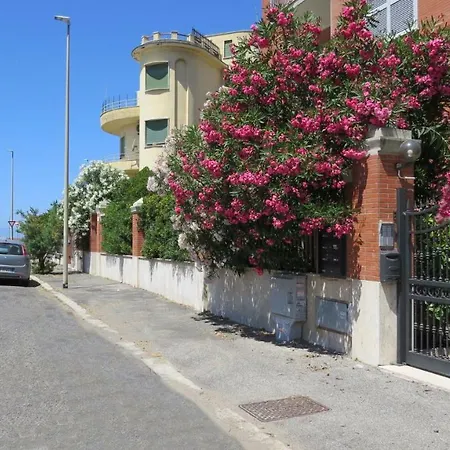 The Red Box On The Beach Holiday home Rome
