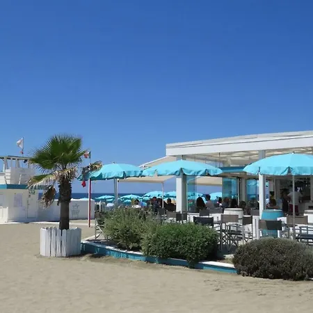 Holiday home The Red Box On The Beach Rome