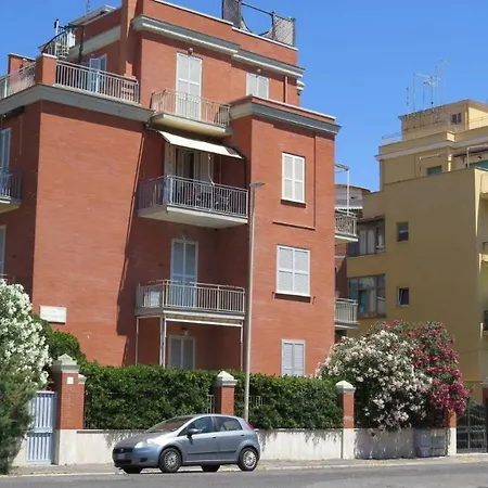 Holiday home The Red Box On The Beach Rome